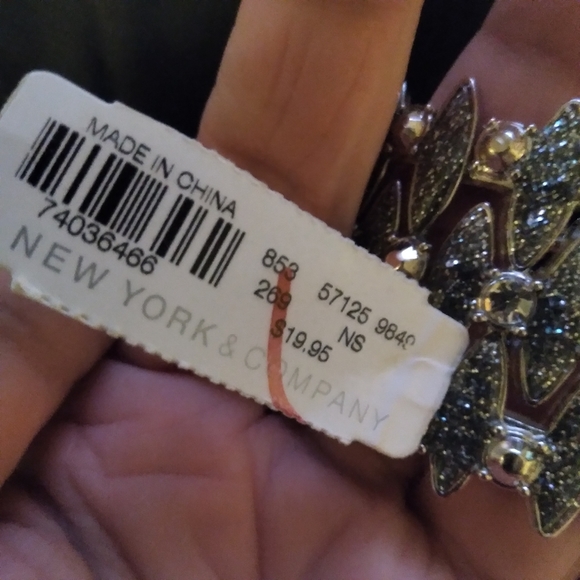 Two sparkly NY&Co bracelets - Picture 6 of 6
